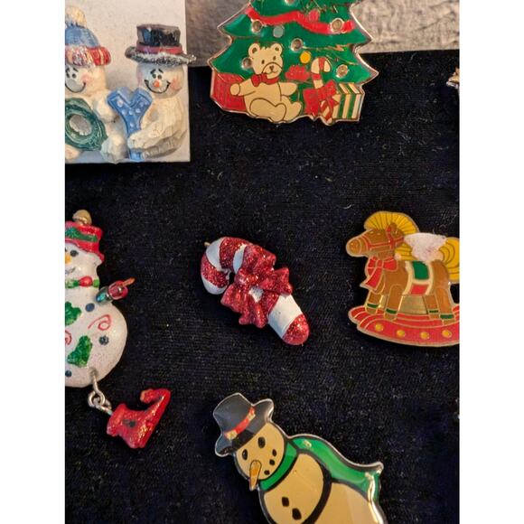 Lot of Whimsical Christmas Pins - Picture 9 of 12